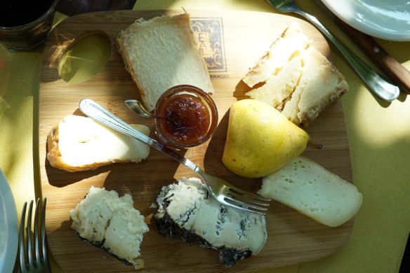 cheese board - @gonetours.com