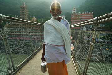 sadhu on bridge ls