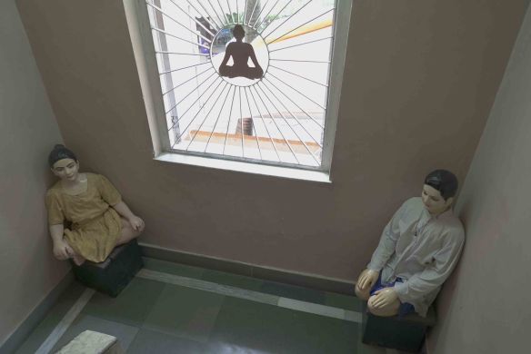 statue yogis by stairs